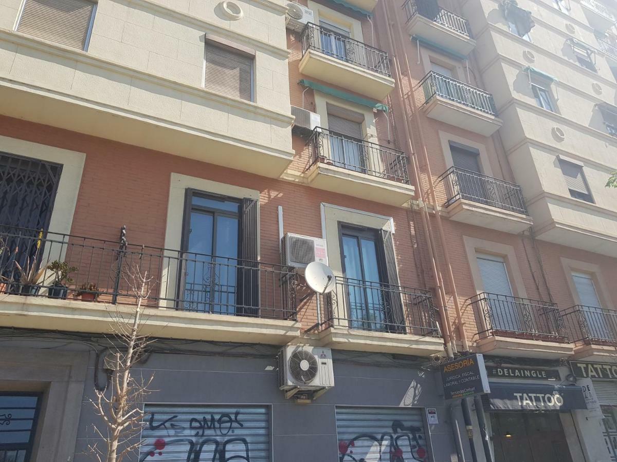 Domus Valencia Apartamentos Centro Frente A Torres De Serrano Экстерьер фото